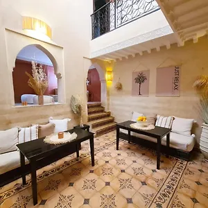 2* Pensión Casa Sophia